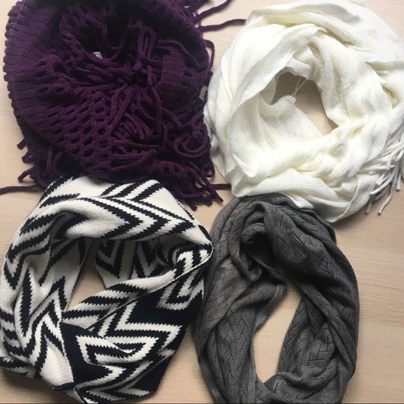 Accessories - Lot of scarfs